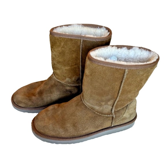 Koolaburra by UGG Style #1017090 Suede/Sheerling Slip On Boots; Tan; Size 9 - Picture 2 of 14